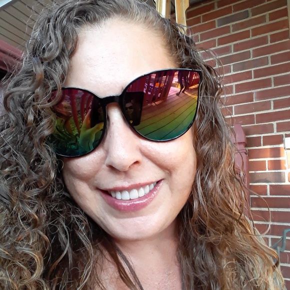 iWEAR GALORE Accessories - *HP* 10/21/21 NIB TRENDY iWEAR GALORE HAILEY SUNGLASSES IN RAINB